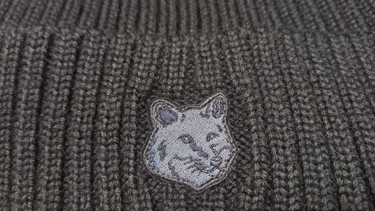Maison Kitsuneニット帽キツネパッチ